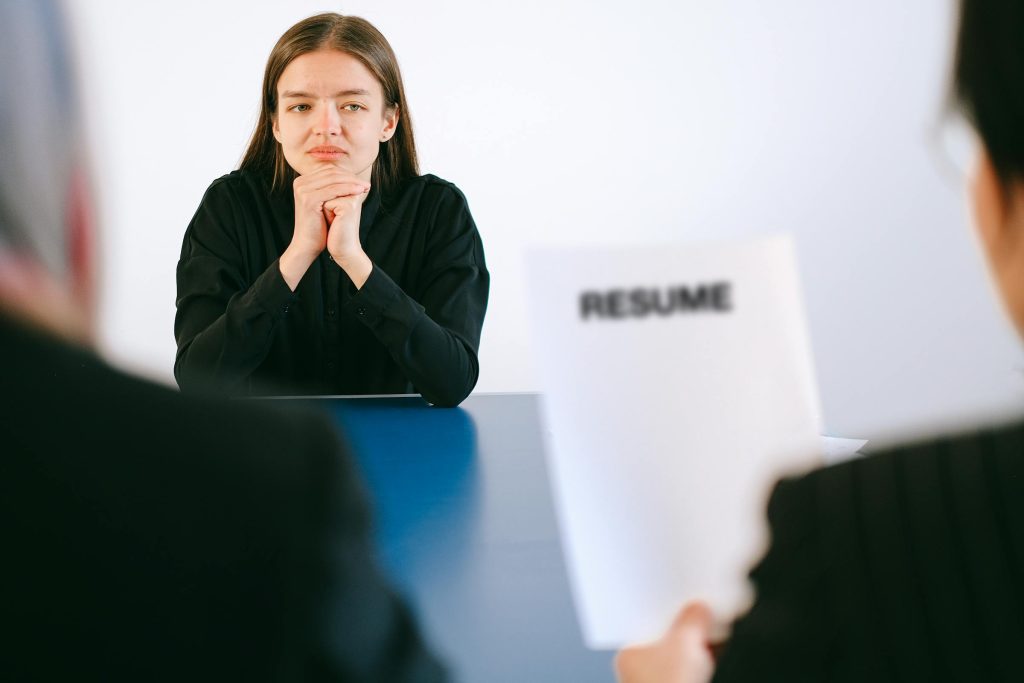 Mastering the Art of Job Applications: Insights from Industry Leaders like Tesla and Johnson & Johnson - Como solicitar vagas de emprego